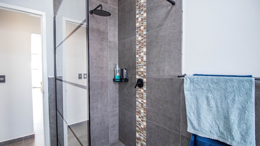 3 Bedroom Property for Sale in Hoogland Western Cape